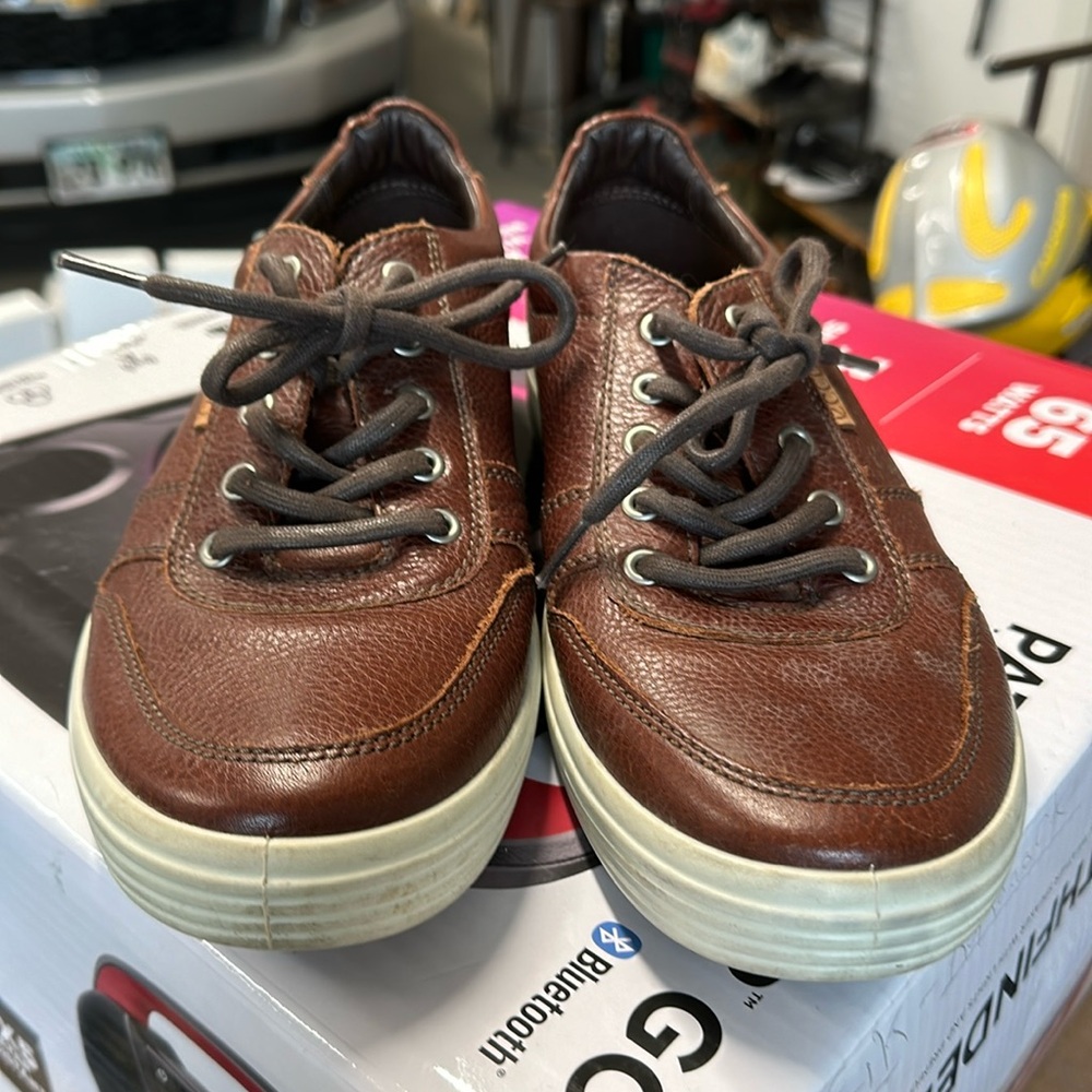Men’s brown casual shoe